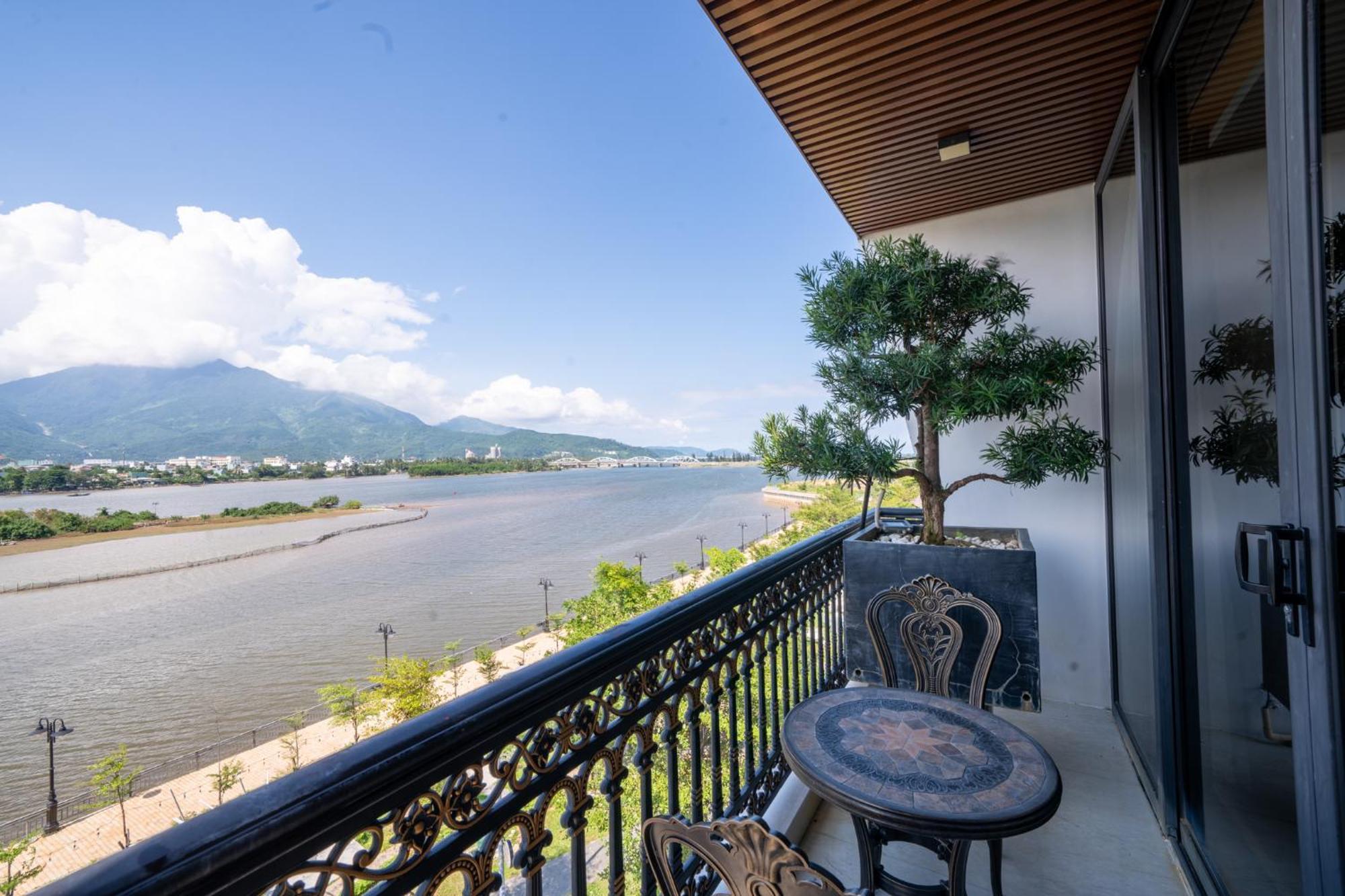 Cami Riverside Resort Da Nang Esterno foto