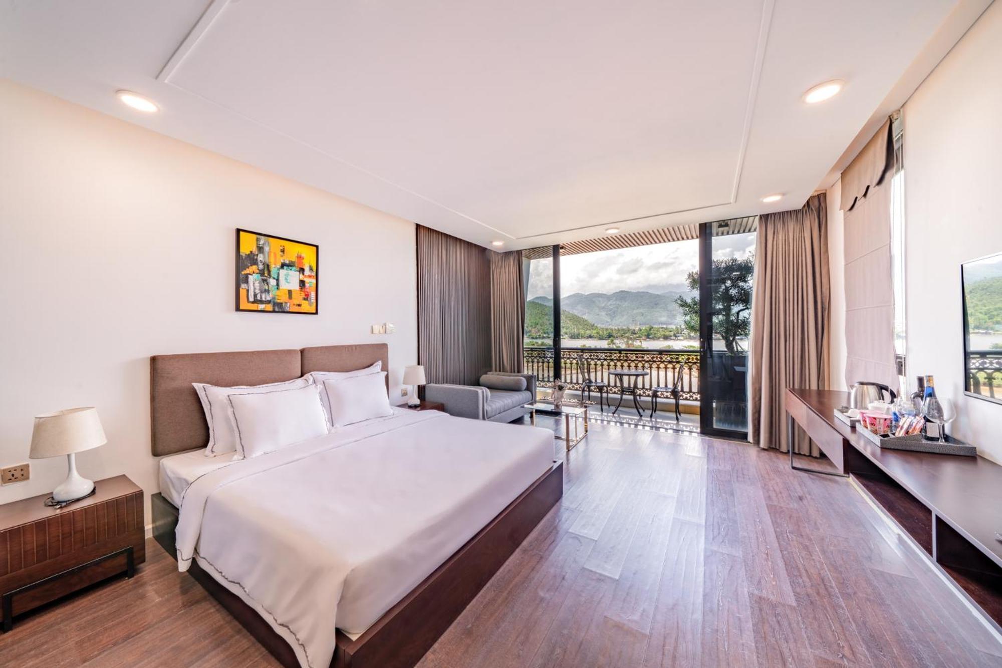 Cami Riverside Resort Da Nang Esterno foto